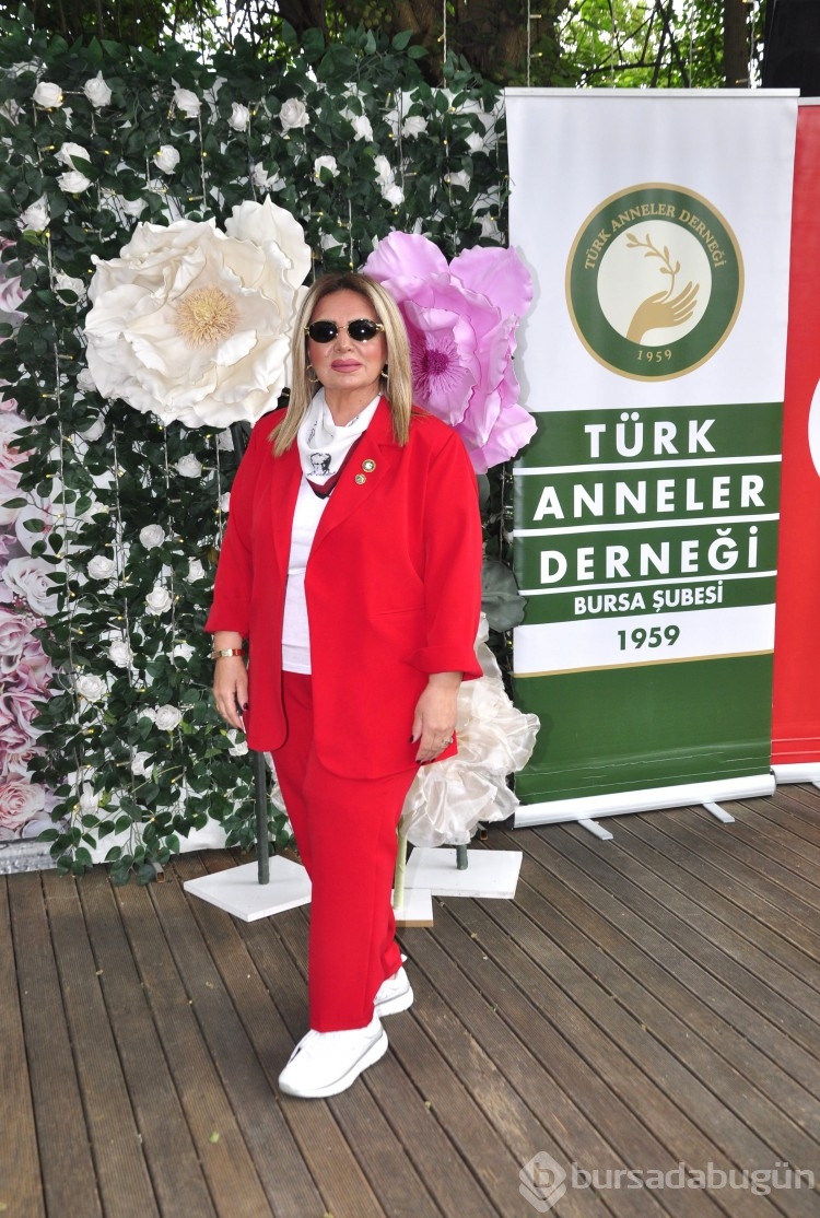 Türk Anneler Derneği Bursa Şubesi'nden Anneler Günü'nde defile