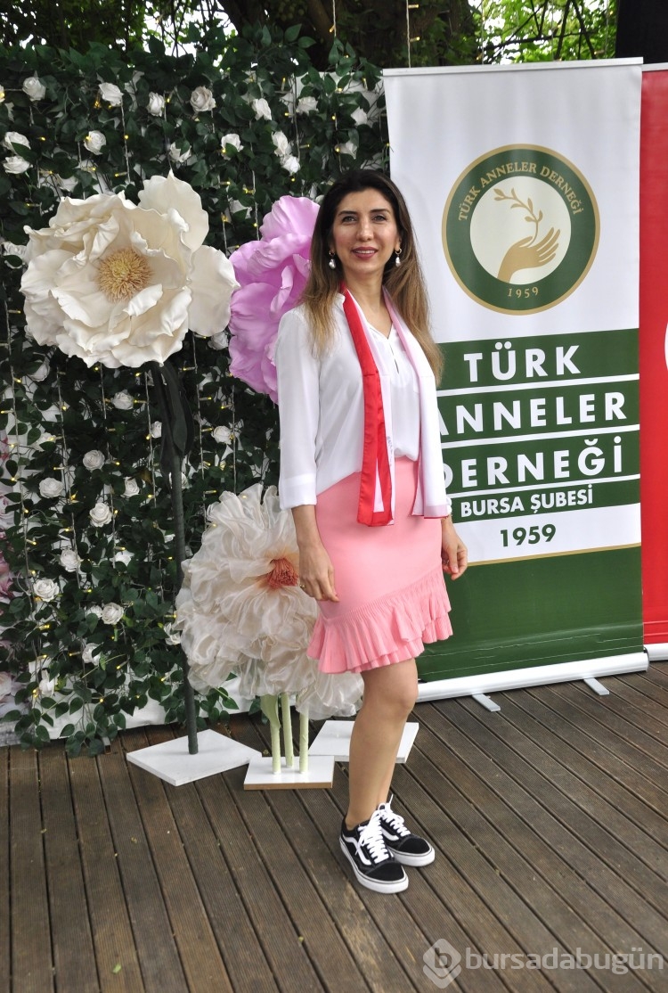 Türk Anneler Derneği Bursa Şubesi'nden Anneler Günü'nde defile