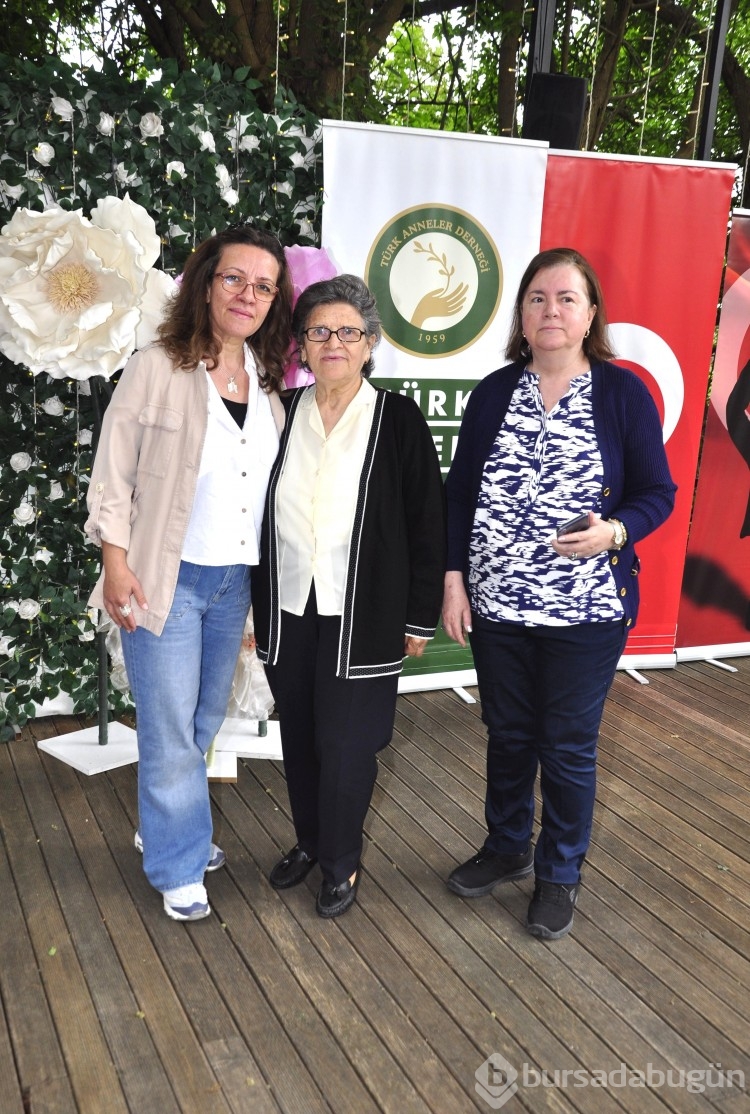 Türk Anneler Derneği Bursa Şubesi'nden Anneler Günü'nde defile