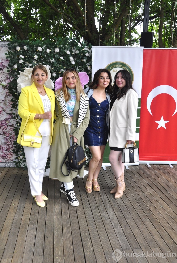 Türk Anneler Derneği Bursa Şubesi'nden Anneler Günü'nde defile