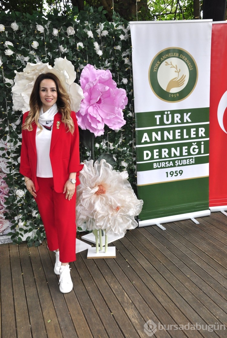 Türk Anneler Derneği Bursa Şubesi'nden Anneler Günü'nde defile