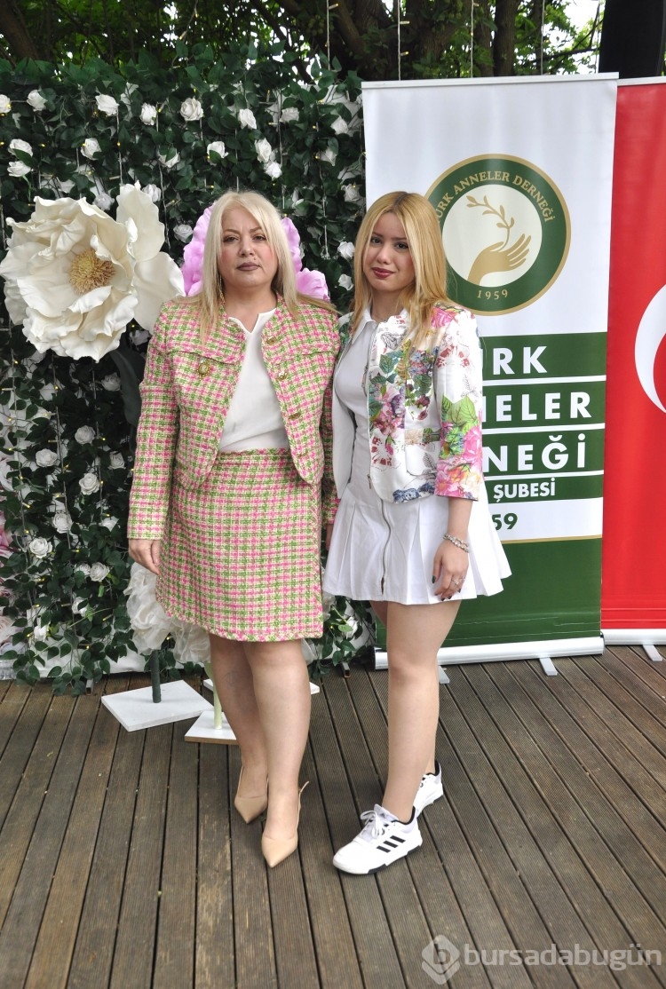 Türk Anneler Derneği Bursa Şubesi'nden Anneler Günü'nde defile