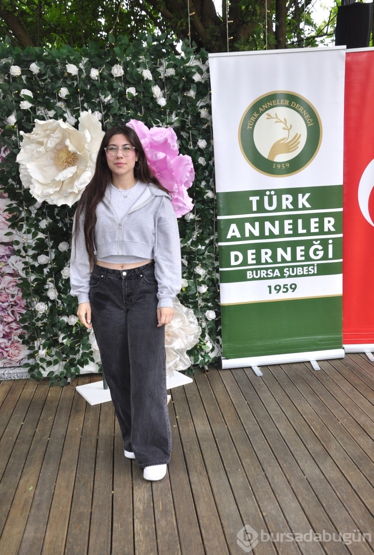 Türk Anneler Derneği Bursa Şubesi'nden Anneler Günü'nde defile