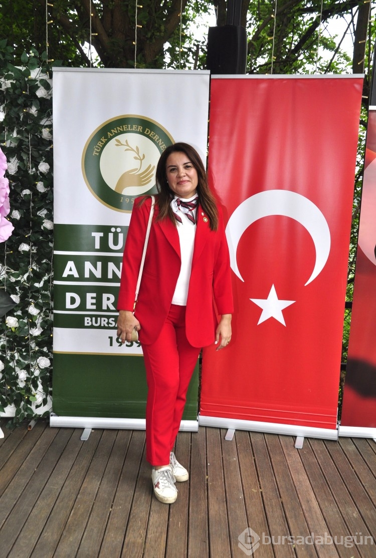 Türk Anneler Derneği Bursa Şubesi'nden Anneler Günü'nde defile