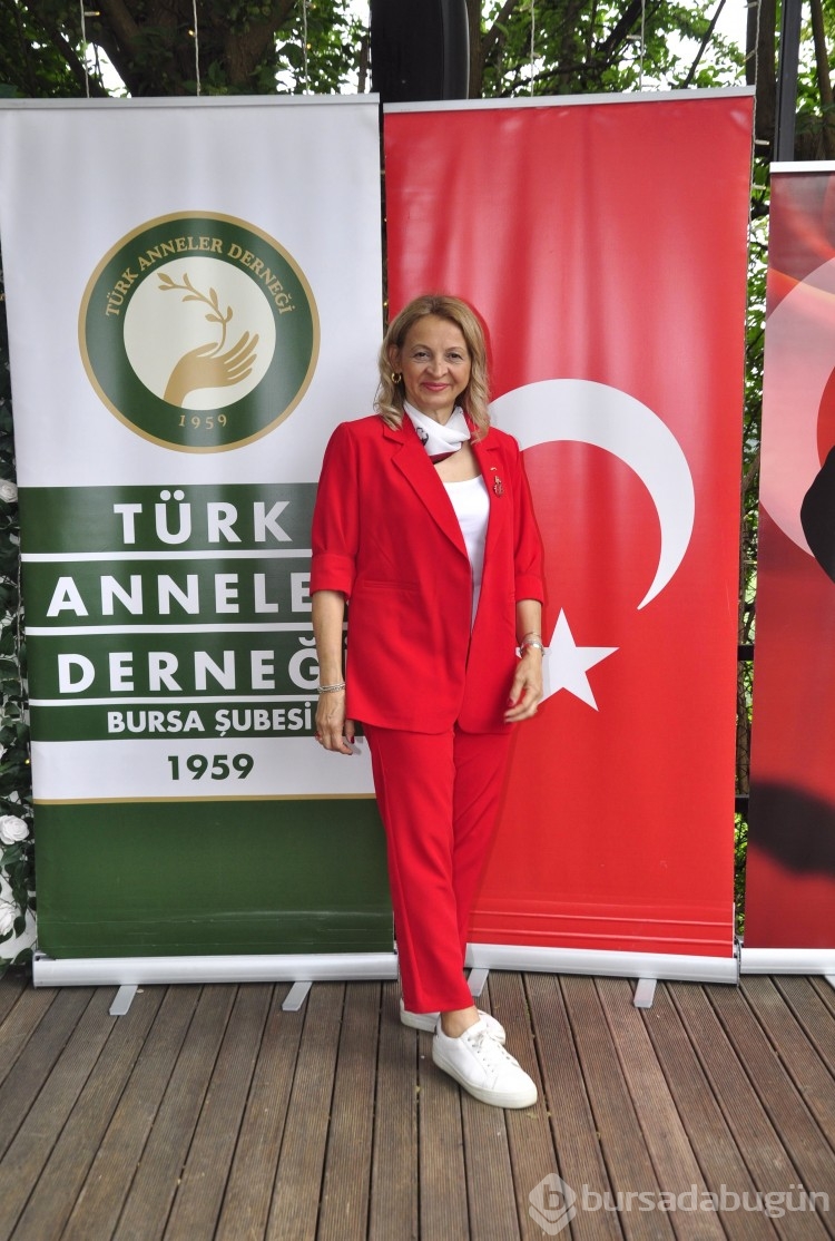 Türk Anneler Derneği Bursa Şubesi'nden Anneler Günü'nde defile