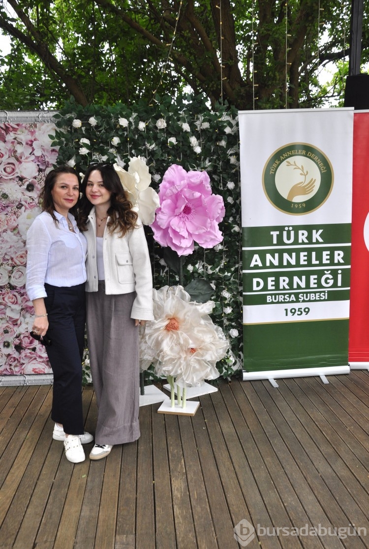 Türk Anneler Derneği Bursa Şubesi'nden Anneler Günü'nde defile
