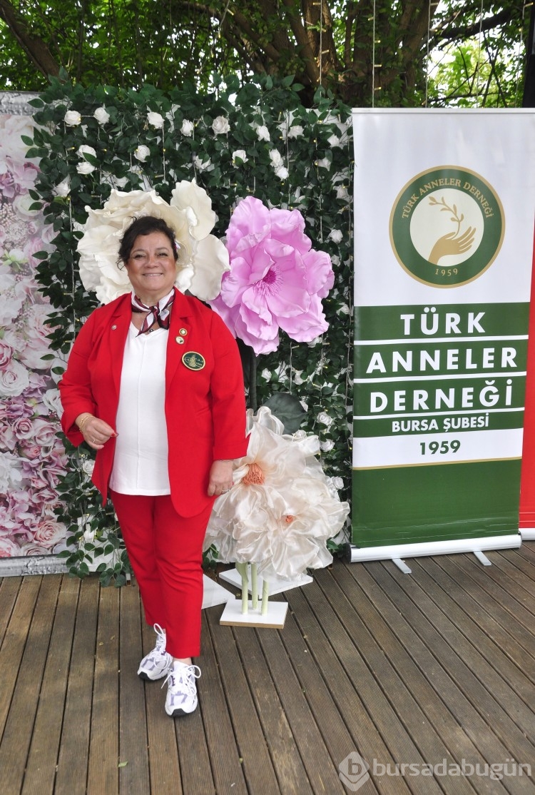 Türk Anneler Derneği Bursa Şubesi'nden Anneler Günü'nde defile