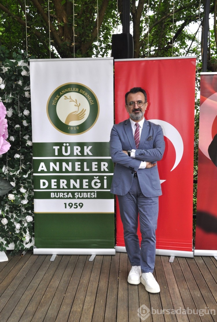 Türk Anneler Derneği Bursa Şubesi'nden Anneler Günü'nde defile