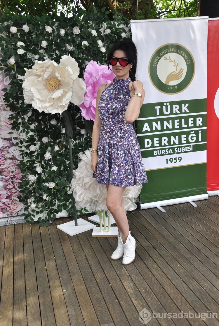 Türk Anneler Derneği Bursa Şubesi'nden Anneler Günü'nde defile