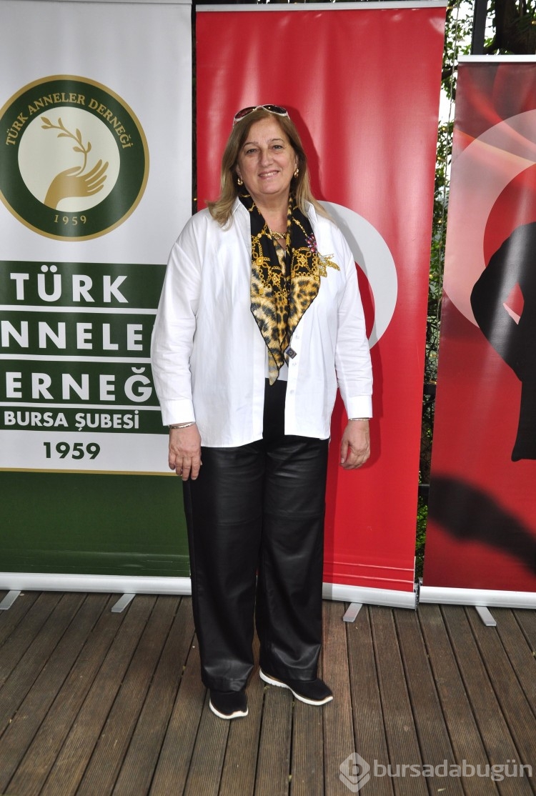 Türk Anneler Derneği Bursa Şubesi'nden Anneler Günü'nde defile