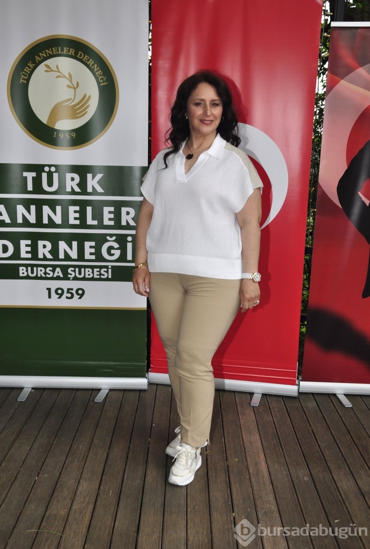 Türk Anneler Derneği Bursa Şubesi'nden Anneler Günü'nde defile