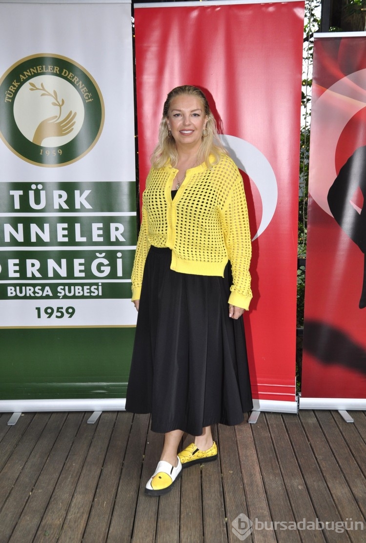 Türk Anneler Derneği Bursa Şubesi'nden Anneler Günü'nde defile