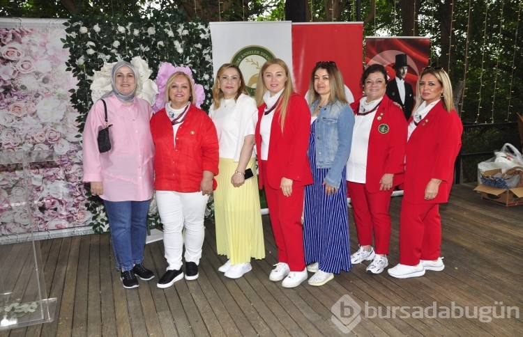 Türk Anneler Derneği Bursa Şubesi'nden Anneler Günü'nde defile
