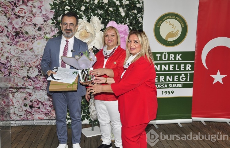 Türk Anneler Derneği Bursa Şubesi'nden Anneler Günü'nde defile