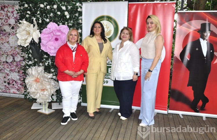 Türk Anneler Derneği Bursa Şubesi'nden Anneler Günü'nde defile