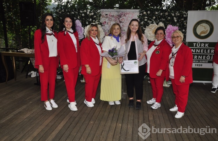 Türk Anneler Derneği Bursa Şubesi'nden Anneler Günü'nde defile