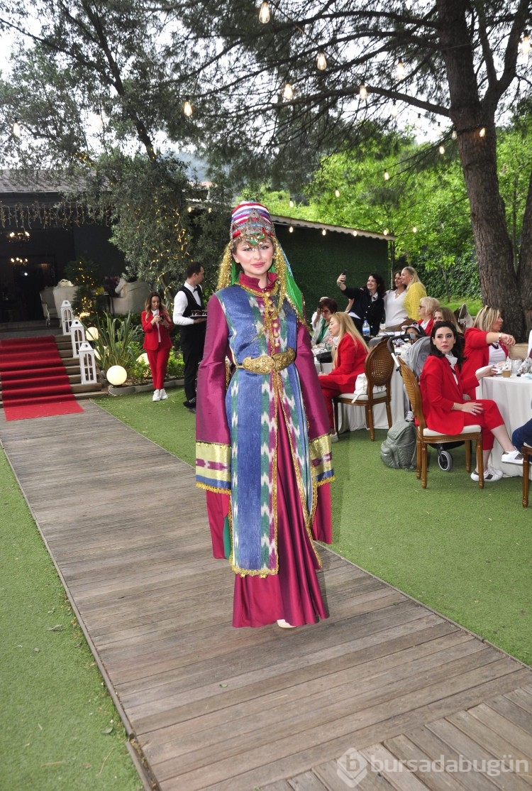 Türk Anneler Derneği Bursa Şubesi'nden Anneler Günü'nde defile