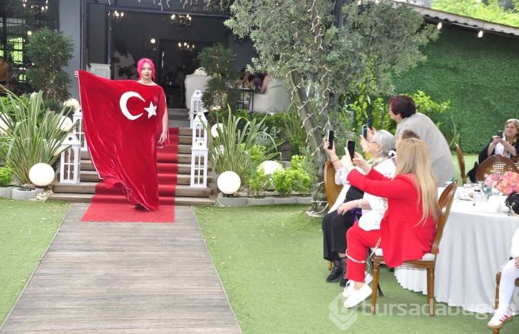 Türk Anneler Derneği Bursa Şubesi'nden Anneler Günü'nde defile