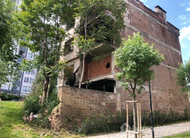 Bursa'da bir mahallenin uykularını kaçıran bina!