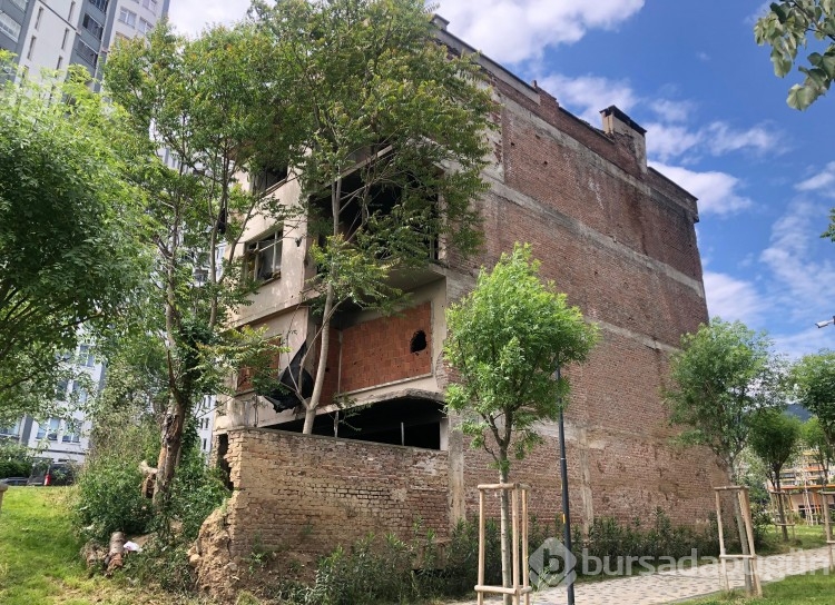 Bursa'da bir mahallenin uykularını kaçıran bina!