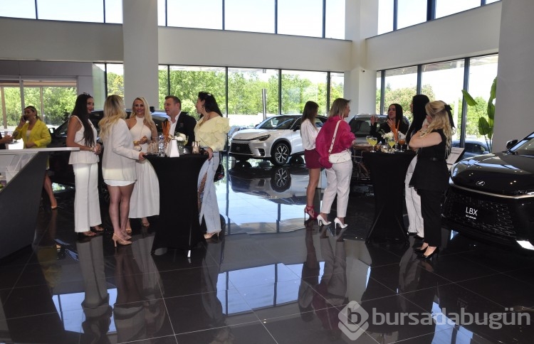 Esra İlknur Tekmen ev sahipliğinde Lexus Daveti: ünlüler geçidine döndü