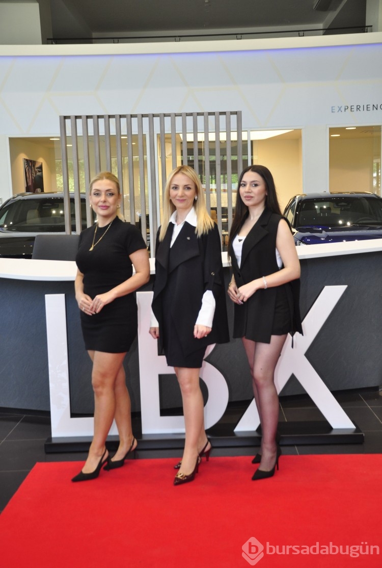 Esra İlknur Tekmen ev sahipliğinde Lexus Daveti: ünlüler geçidine döndü