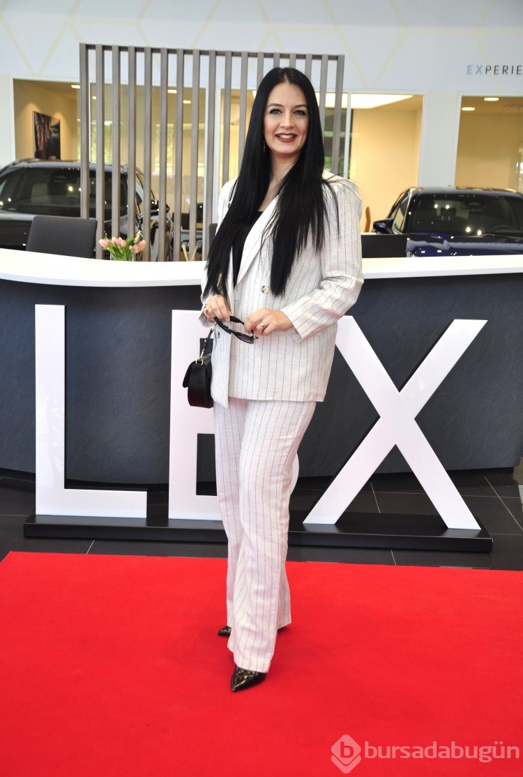 Esra İlknur Tekmen ev sahipliğinde Lexus Daveti: ünlüler geçidine döndü
