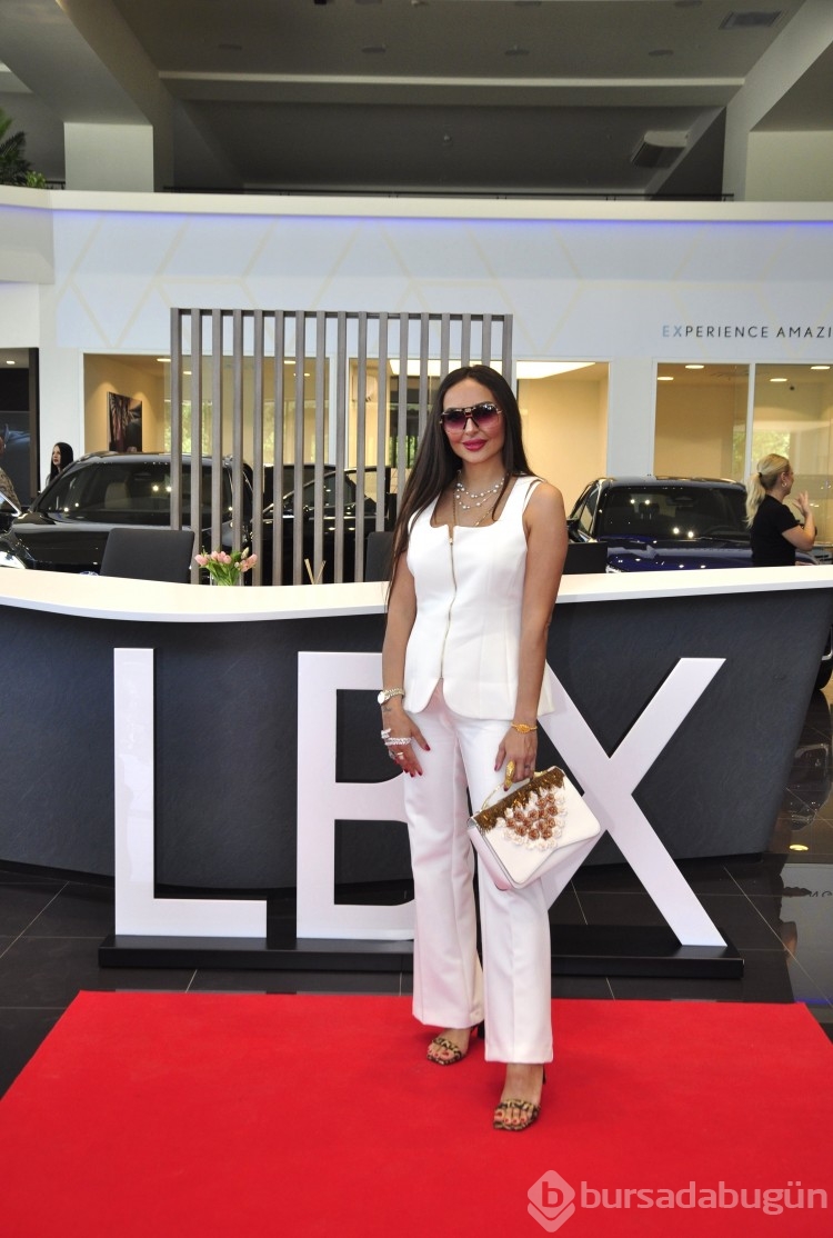 Esra İlknur Tekmen ev sahipliğinde Lexus Daveti: ünlüler geçidine döndü
