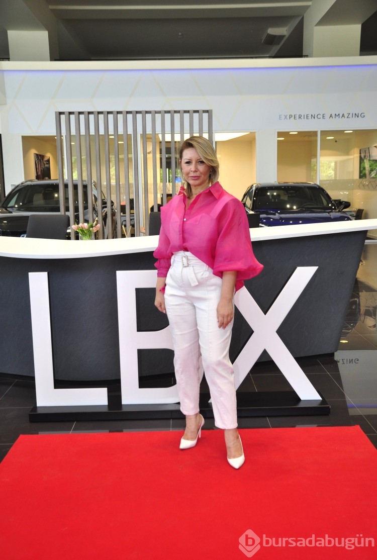 Esra İlknur Tekmen ev sahipliğinde Lexus Daveti: ünlüler geçidine döndü