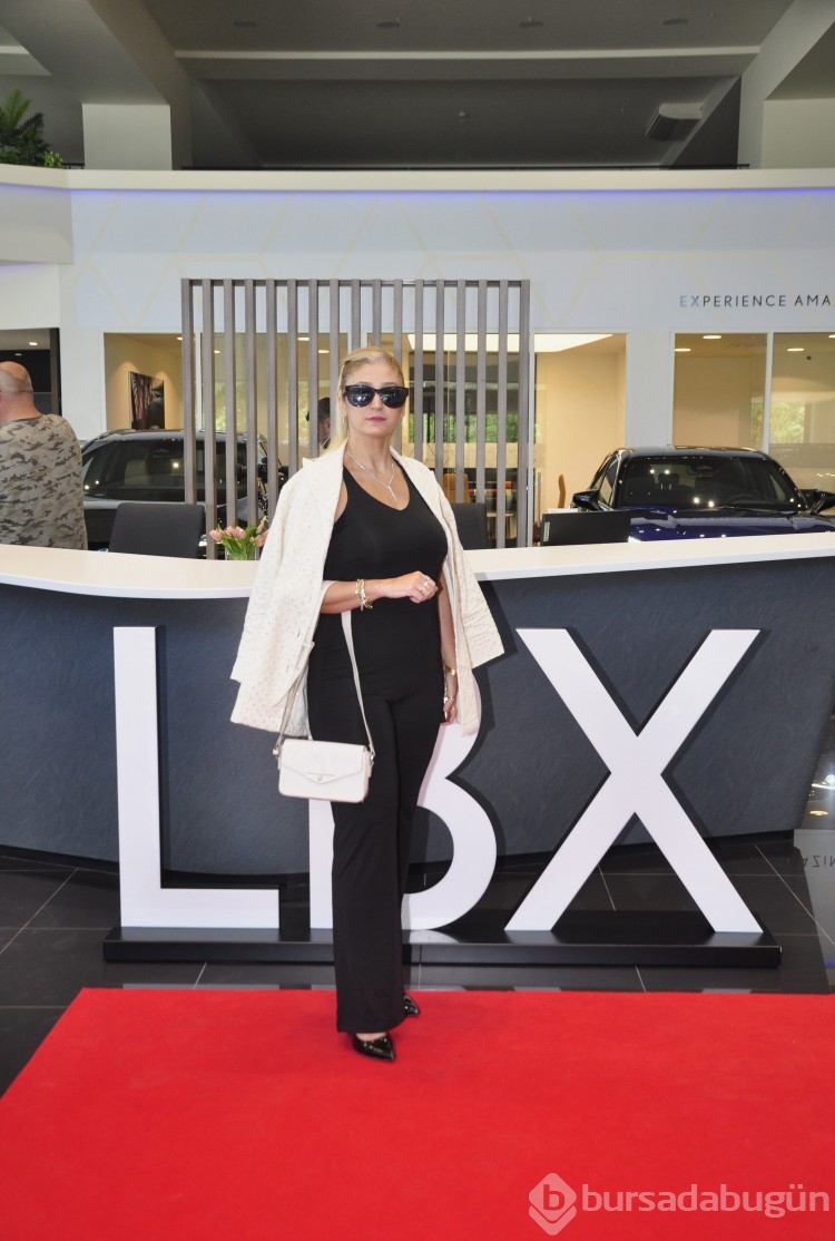 Esra İlknur Tekmen ev sahipliğinde Lexus Daveti: ünlüler geçidine döndü