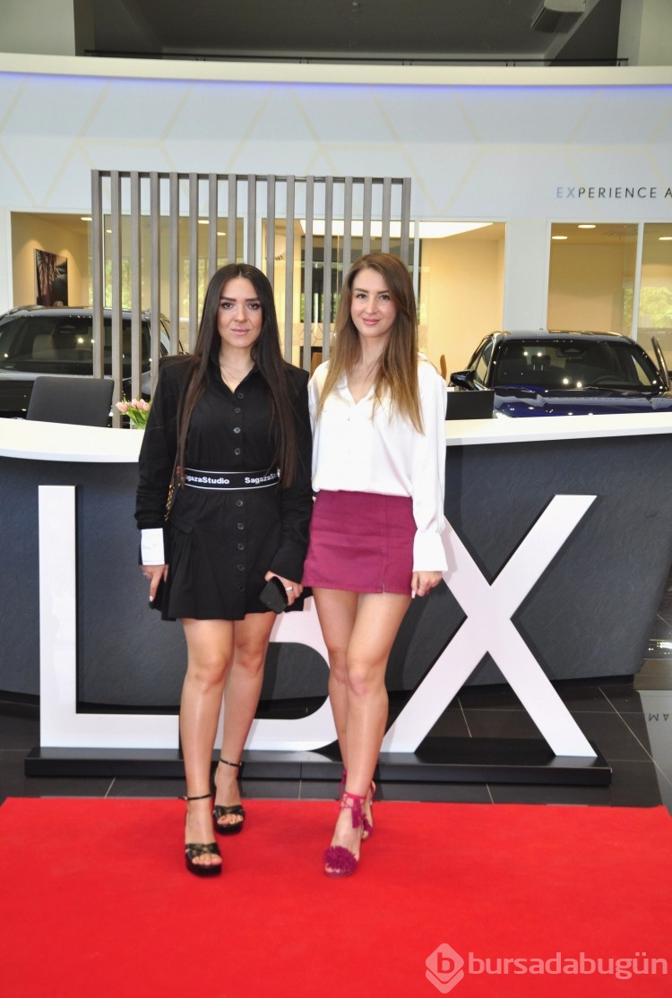 Esra İlknur Tekmen ev sahipliğinde Lexus Daveti: ünlüler geçidine döndü