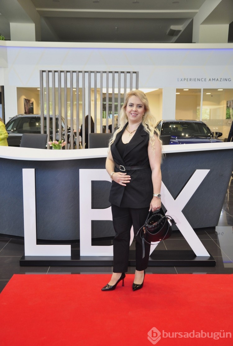 Esra İlknur Tekmen ev sahipliğinde Lexus Daveti: ünlüler geçidine döndü