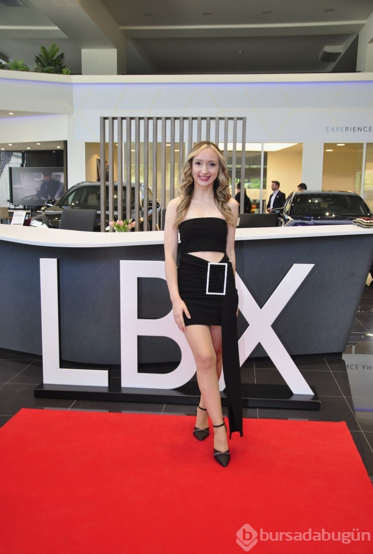 Esra İlknur Tekmen ev sahipliğinde Lexus Daveti: ünlüler geçidine döndü