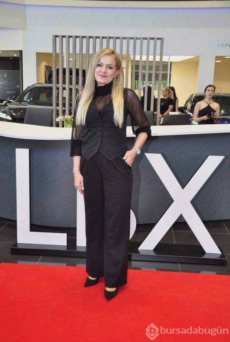 Esra İlknur Tekmen ev sahipliğinde Lexus Daveti: ünlüler geçidine döndü
