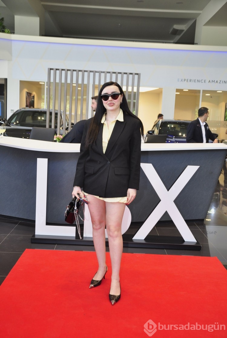 Esra İlknur Tekmen ev sahipliğinde Lexus Daveti: ünlüler geçidine döndü