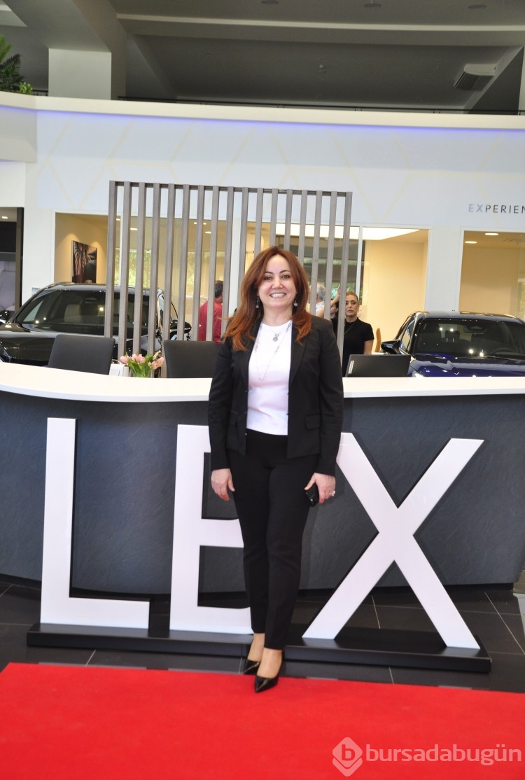 Esra İlknur Tekmen ev sahipliğinde Lexus Daveti: ünlüler geçidine döndü