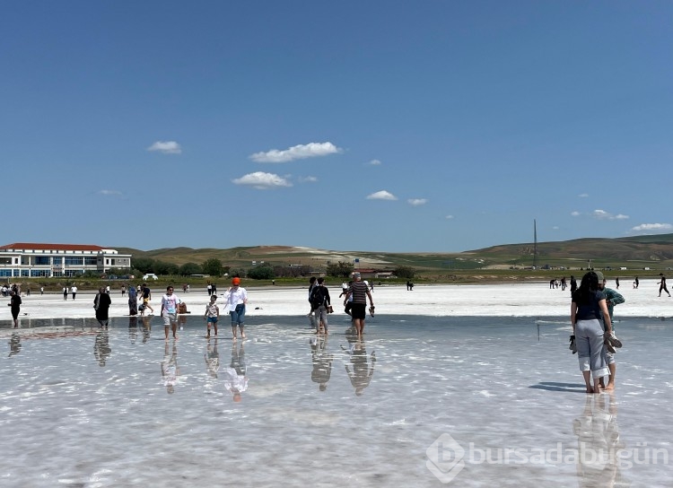 Türkiye'nin ikinci büyük gölüne turist akını! 