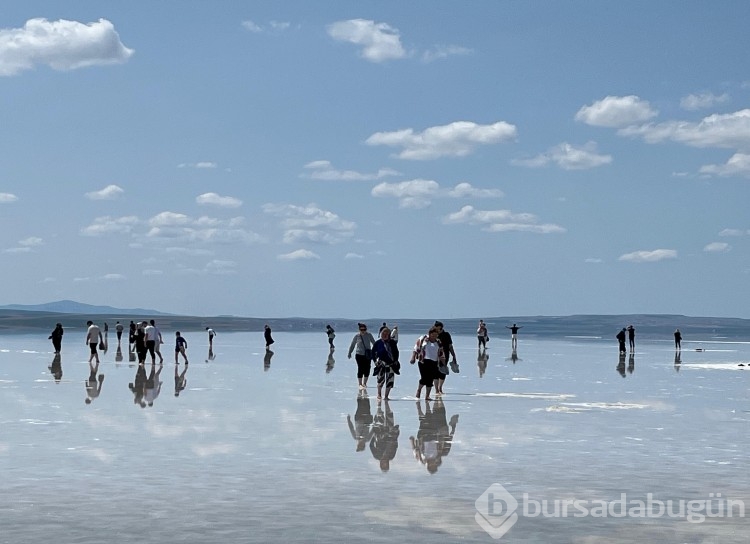 Türkiye'nin ikinci büyük gölüne turist akını! 
