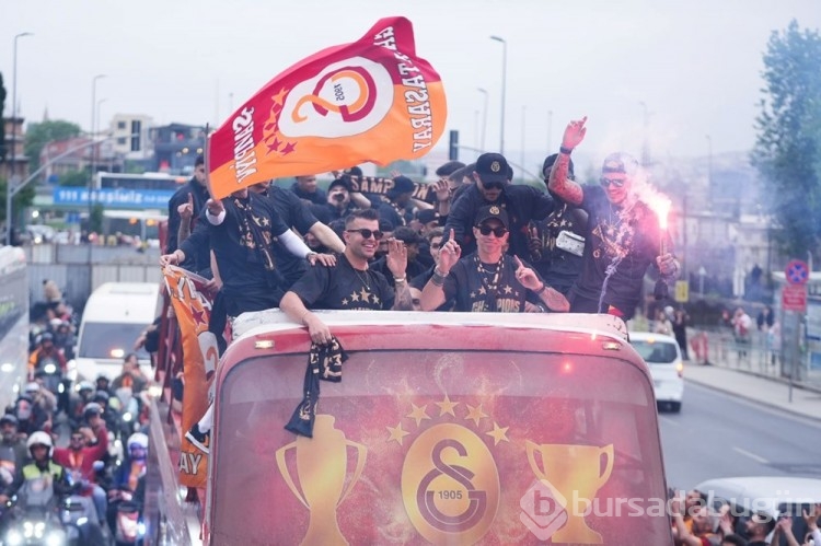 Galatasaray'ın Yenikapı'daki kutlamasında neler oldu neler: Yağmur, gözyaşı, veda ve mutluluk