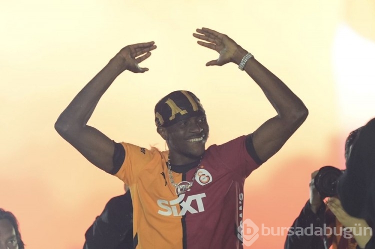 Galatasaray'ın Yenikapı'daki kutlamasında neler oldu neler: Yağmur, gözyaşı, veda ve mutluluk