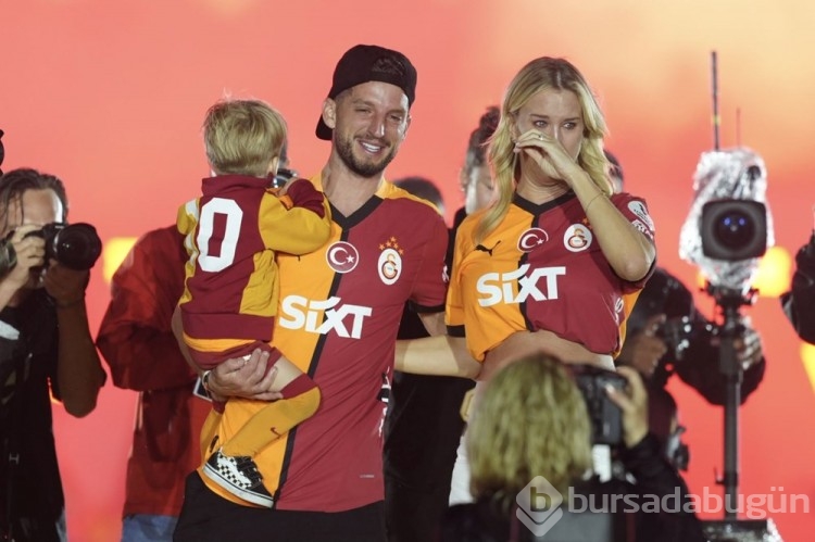 Galatasaray'ın Yenikapı'daki kutlamasında neler oldu neler: Yağmur, gözyaşı, veda ve mutluluk