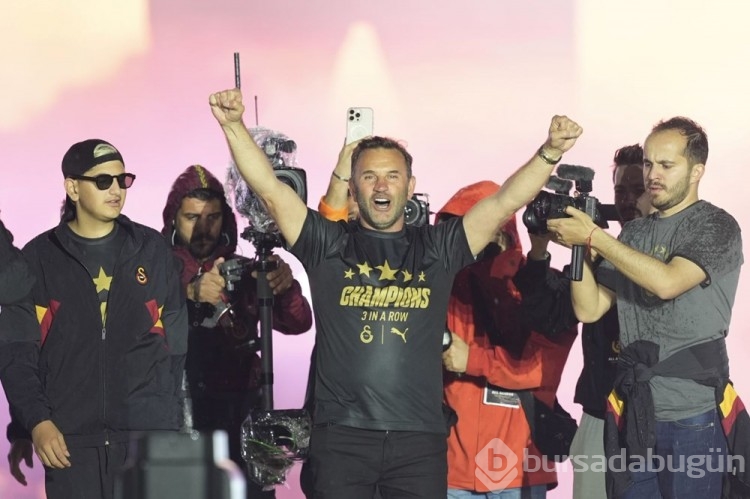 Galatasaray'ın Yenikapı'daki kutlamasında neler oldu neler: Yağmur, gözyaşı, veda ve mutluluk