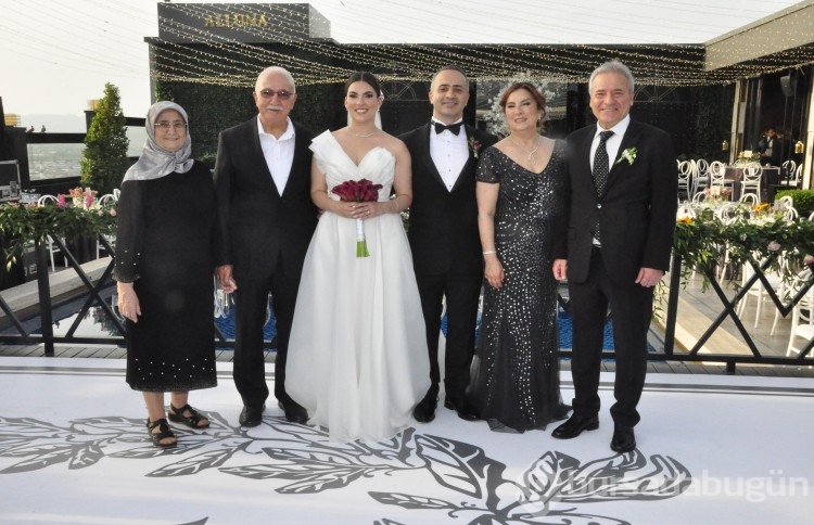 Adem Özel ve Ege Karaosmanoğlu mutluluğa yelken açtı