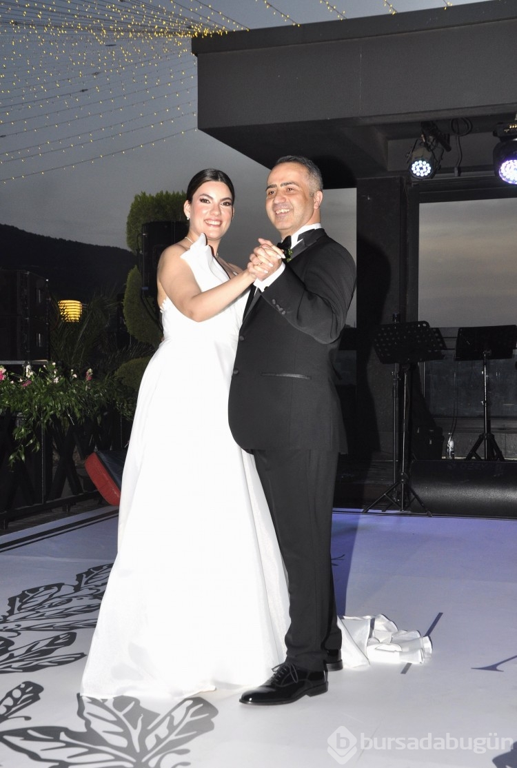 Adem Özel ve Ege Karaosmanoğlu mutluluğa yelken açtı
