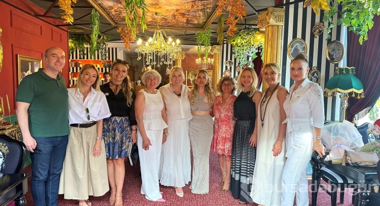 Victoria Art Cafe, Sanatseverle buluştu 