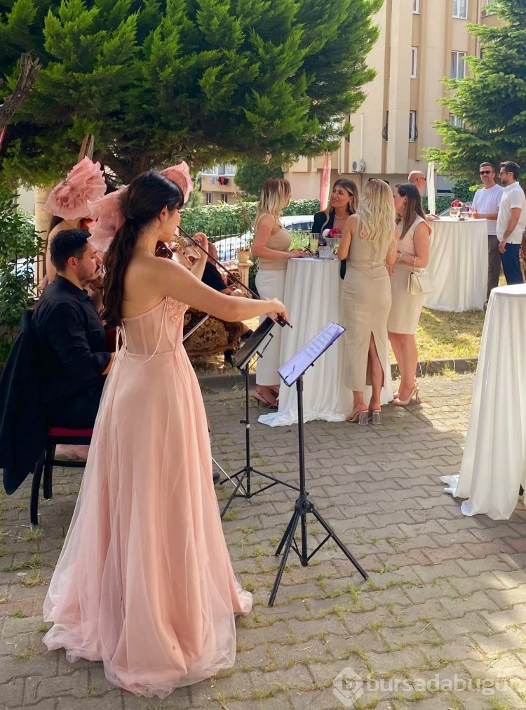 Victoria Art Cafe, Sanatseverle buluştu 
