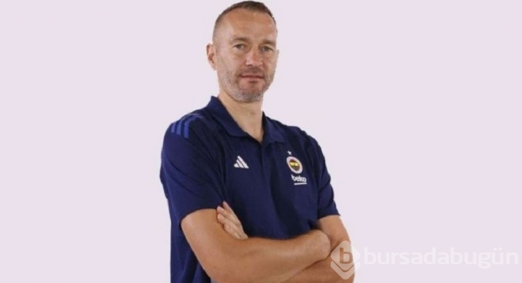 Fenerbahçe Beko'nun antrenörü Tomas Masiulis, EuroLeague kupasıyla çıplak poz verdi!