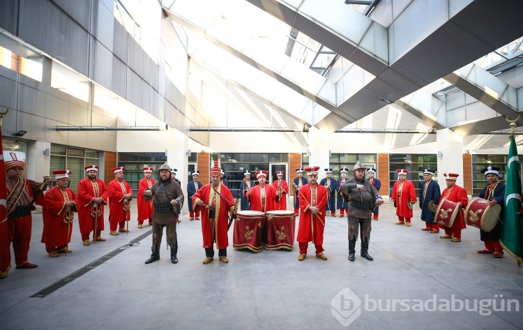 Bursa'da babalar ve oğulları, katıldıkları birçok etkinlikte aynı sahneyi paylaşıyor