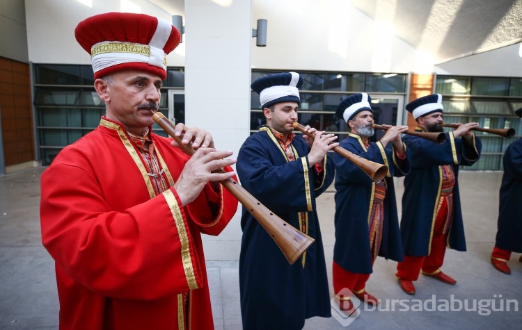 Bursa'da babalar ve oğulları, katıldıkları birçok etkinlikte aynı sahneyi paylaşıyor