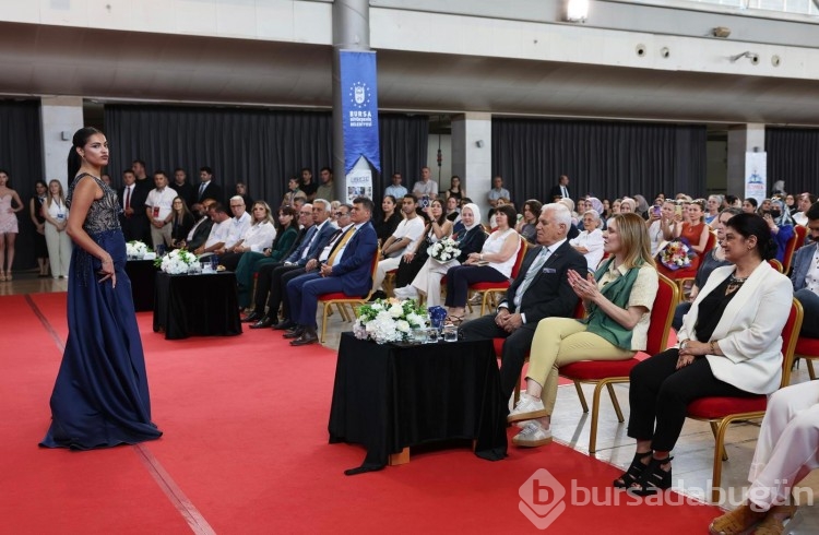 Osman Akar Ajans ve BUSMEK'ten Göz Kamaştıran Yıl Sonu Defilesi